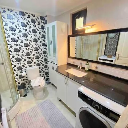 아파트 A House With An Amazing View In Oeluedeniz *