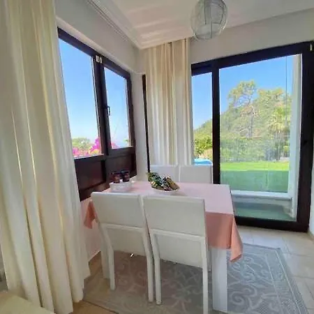 아파트 A House With An Amazing View In Oeluedeniz 페티예